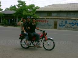 PICT7201 jedou jenom tri zabari.jpg